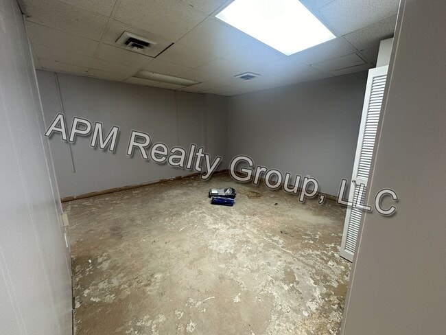 Building Photo - Commercial Space available! Six months FRE...