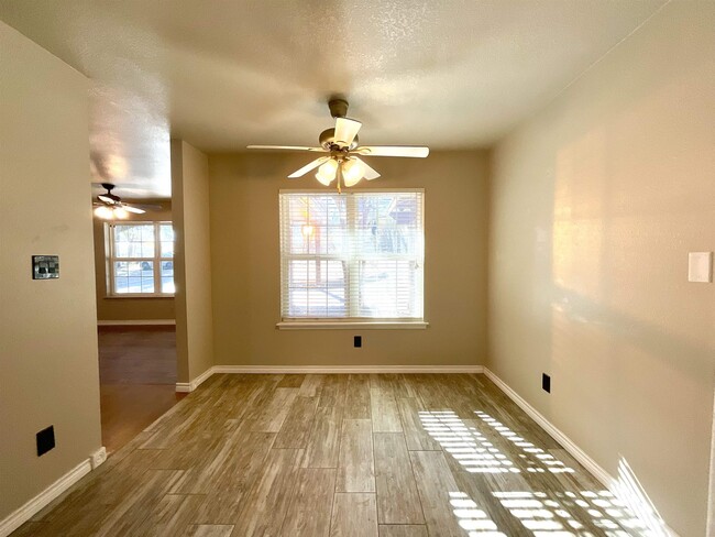 Building Photo - 5303 Shady Oak Cir