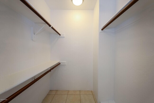 Building Photo - 4021 N Weimer Pl