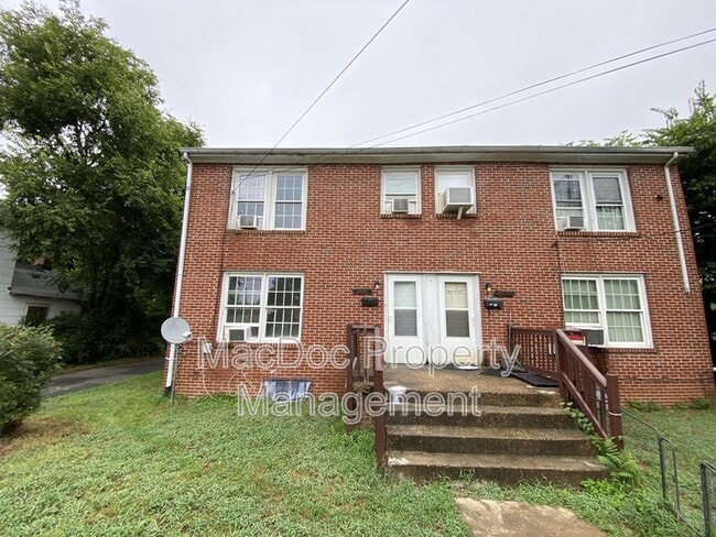 Primary Photo - 904 Myrick St