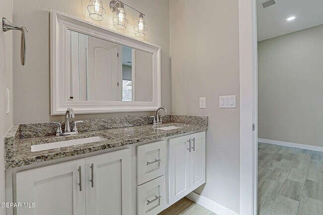 Building Photo - 1031 Vinton Ave