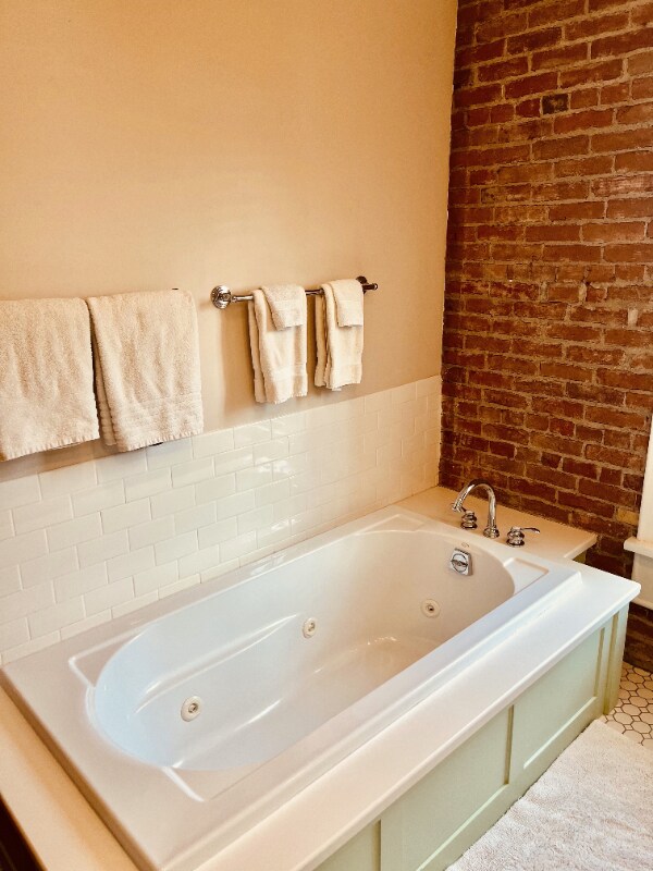 Building Photo - 214 S 2nd St