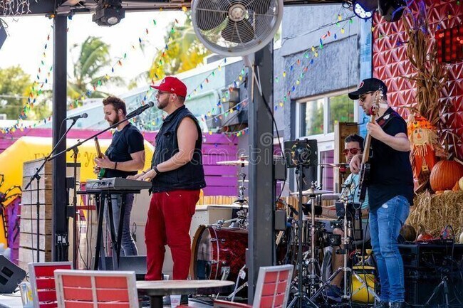 Building Photo - 110 SE 2nd St