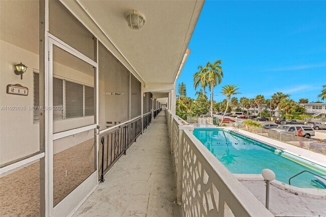 Building Photo - 1450 NE 170th St