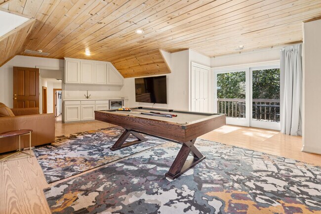 Building Photo - 6408 E Mercer Way