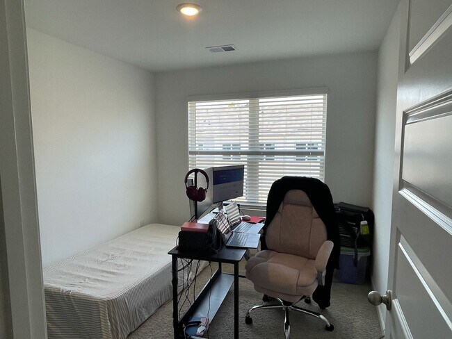 Building Photo - 6203 Honeybell Aly