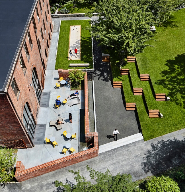 Building Photo - 804 Tremont St