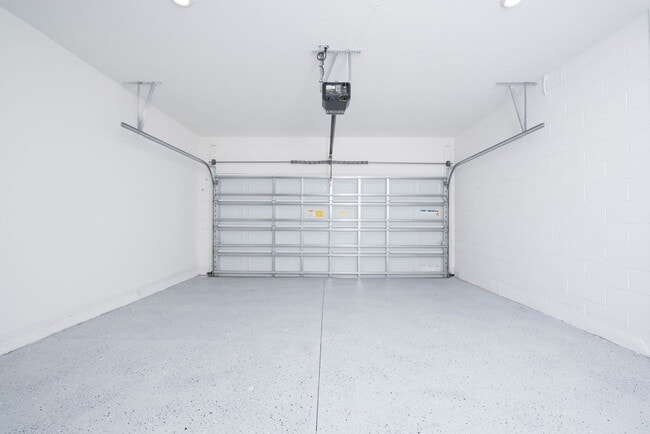 Building Photo - TOWNHOUSE 3 Bedrooms 2.5 Baths