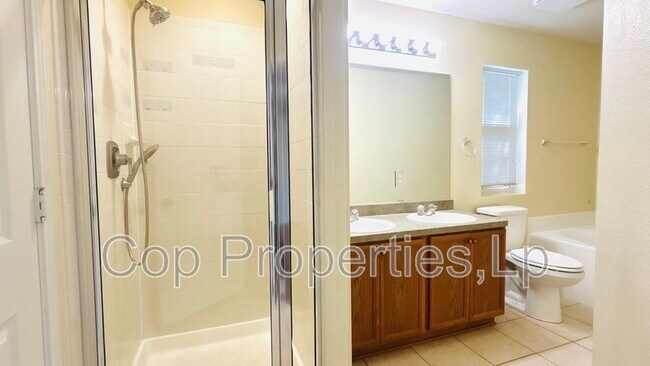 Building Photo - 5132 Columbia Dr