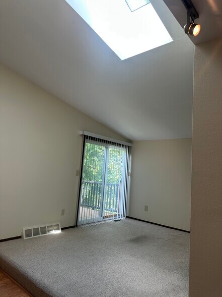 Building Photo - 2096 Fox Hollow Dr