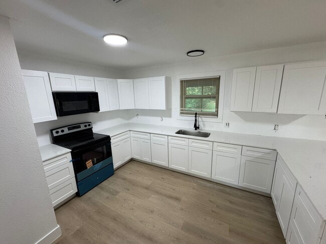 Building Photo - Gorgeous all renovated Home in Vidor, TX!.