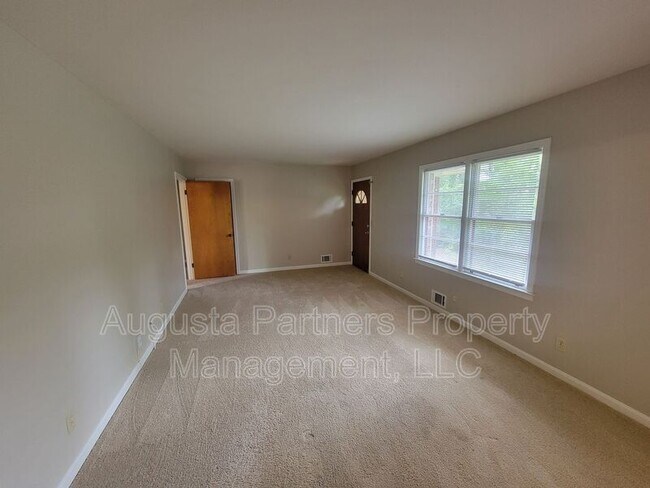 Building Photo - 1125 Crestview Dr
