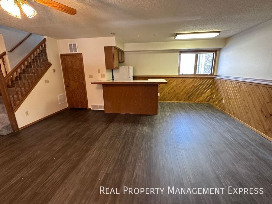 Building Photo - Stunning 4 Bedroom 2.5 Bath Home in South East Sioux Falls