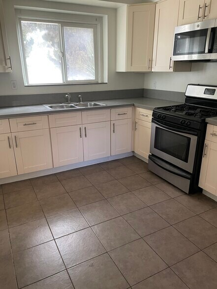 Primary Photo - 4243 W Slauson Ave