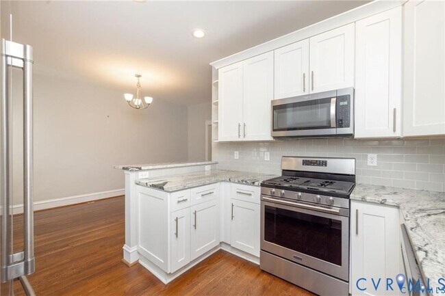 Building Photo - 2302 Maplewood Ave