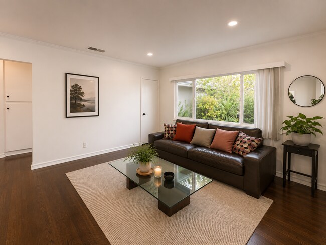 Building Photo - Beautiful Home with Solar, Central A/C, Private Yard & Garage