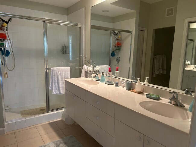 Building Photo - 2389 Hidden Lake Ct