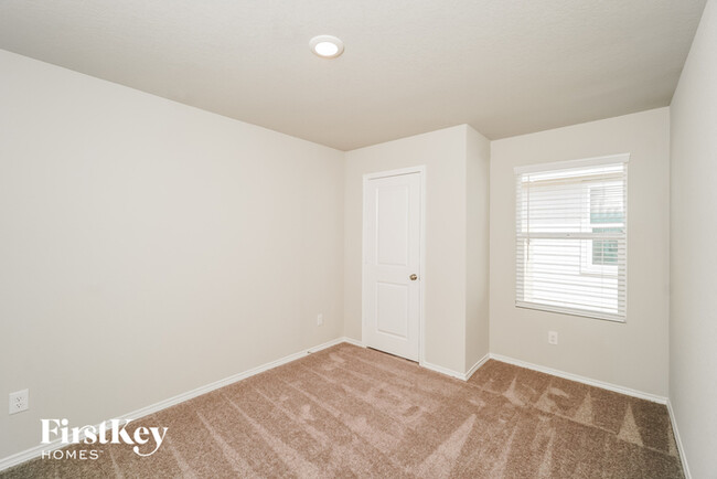 Building Photo - 10775 Prusiner Dr