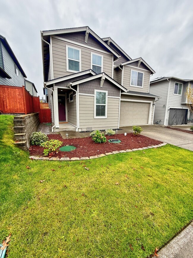 Building Photo - Seven Seven Oaks St SE