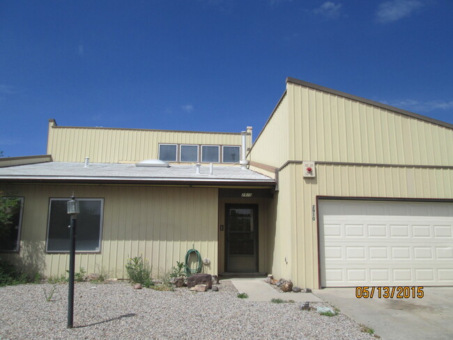 Primary Photo - Large 2BR 2 bath 1800SF townhouse Rio Rancho