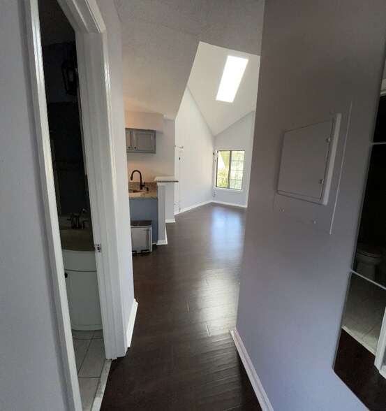 Building Photo - 1633 Carriage House Terrace