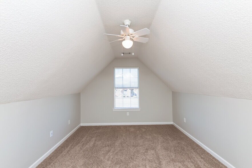 Building Photo - 4184 Destin Dr
