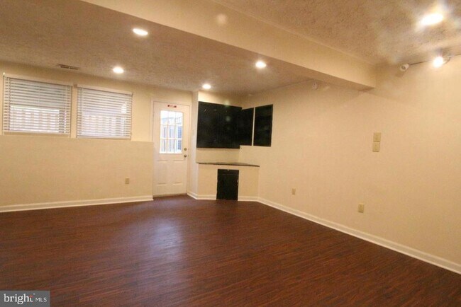 Building Photo - 410 Fleece Flower Dr