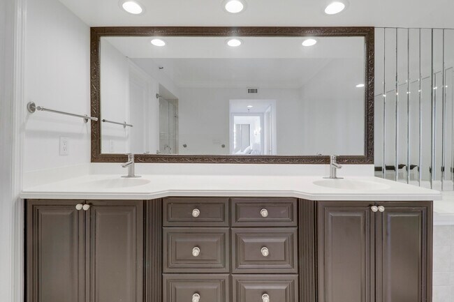 Building Photo - 5380 N Ocean Dr