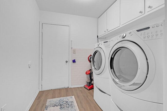 Building Photo - 7910 Belle Rive Ct