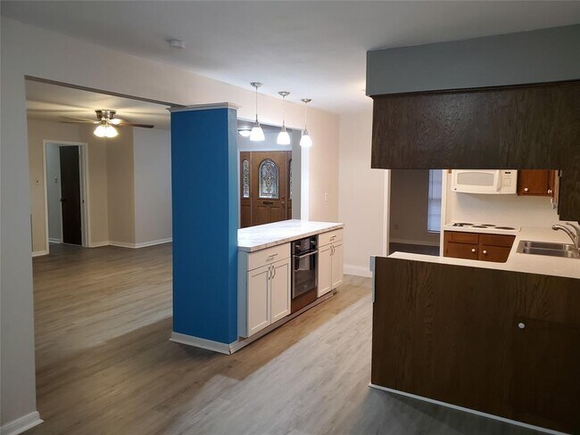 Building Photo - 3206 Randall Dr