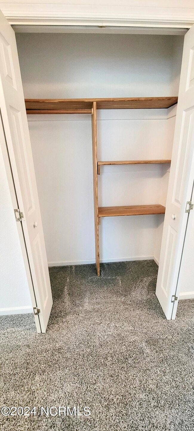 Building Photo - 120 Soundside Estates Dr