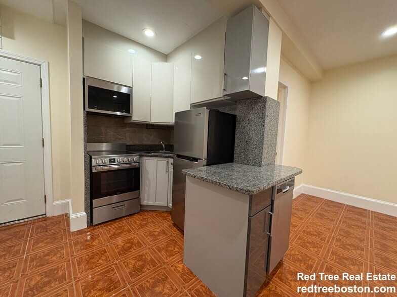 Building Photo - 69 Babcock St