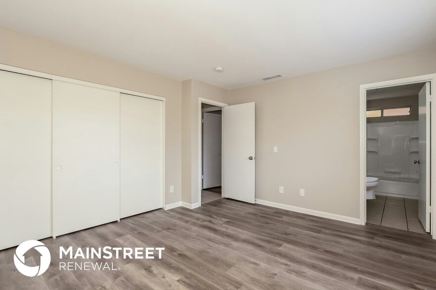 Building Photo - 10730 W Glenrosa Ave