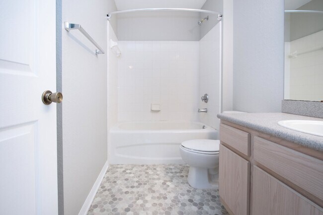 Building Photo - 2 Bedroom Condo in Lakewood Ranch