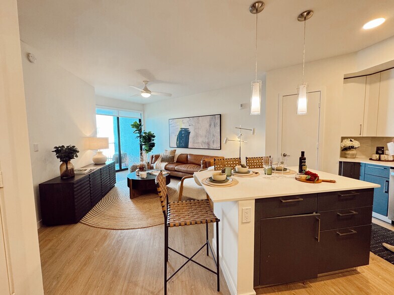 Building Photo - 19695 NE 23rd Ct