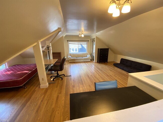 Building Photo - 7 br, 3 bath House - 524 Walnut St 524 Walnut