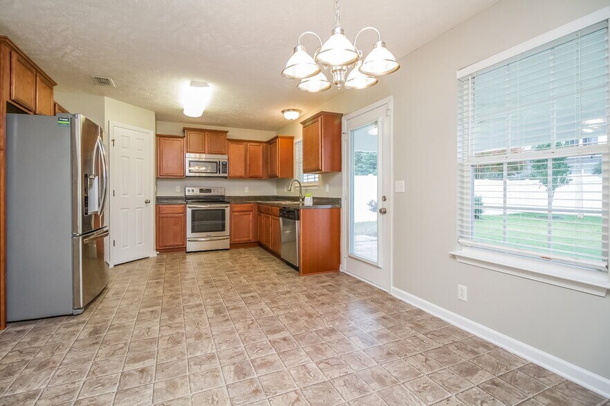 Building Photo - 3746 Maya Dr