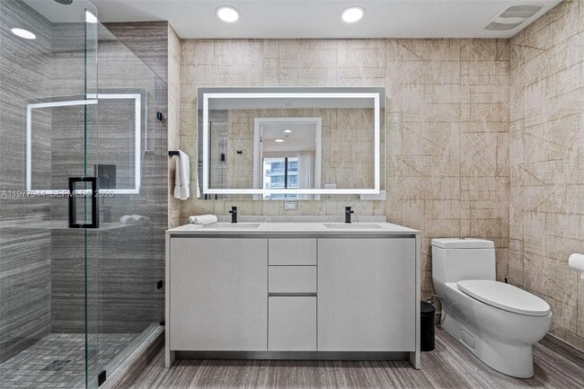 Building Photo - 1010 Brickell Ave