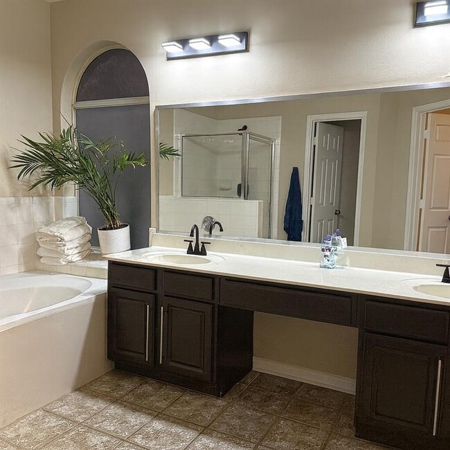 Building Photo - 4124 Canyon Glen Cir