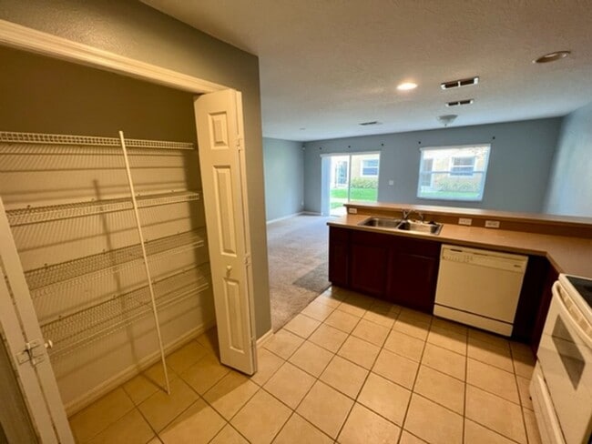 Building Photo - MOVE IN MARCH! Charming 2 Beds 2.5 Bath Townhome! 2 MASTER SUITES! Attached one car garage!! Extr...