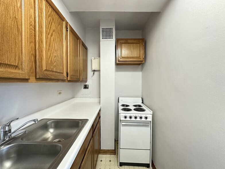 Building Photo - 4180 N Marine Dr