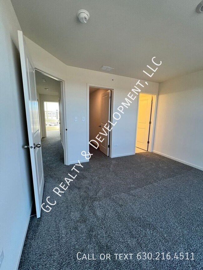 Building Photo - ***MOVE IN SPECIAL - 1/2 MONTH FREE RENT! ...