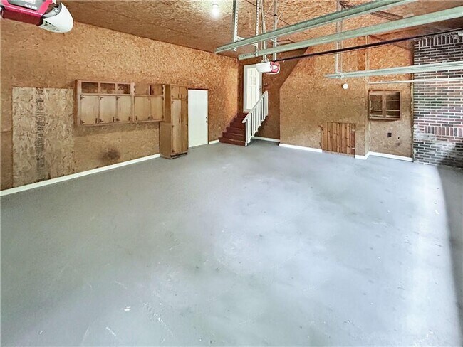 Building Photo - 4239 Pinetree Dr