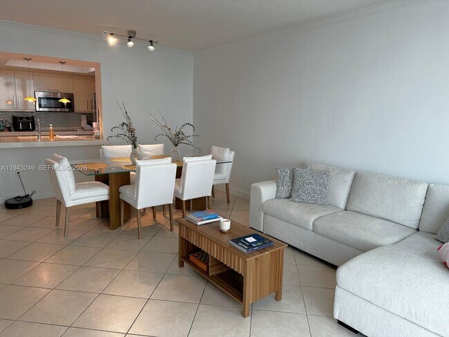 Building Photo - 2000 N Bayshore Dr