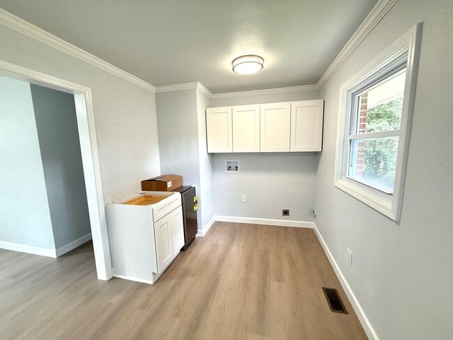 Building Photo - Beautifully renovated 3-bedroom, 1-bathroo...
