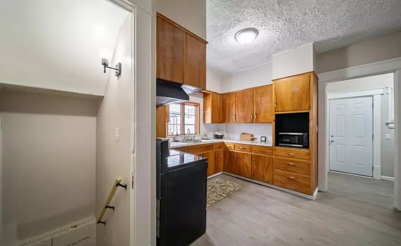 Building Photo - 893 Delia Ave