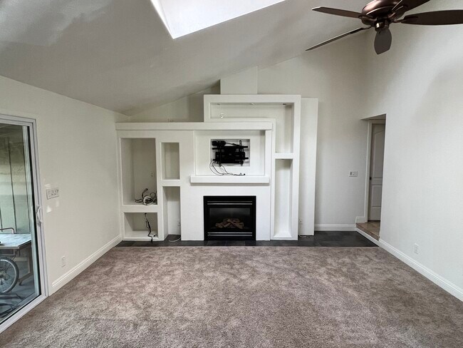 Building Photo - 4425 Las Encinitas Dr
