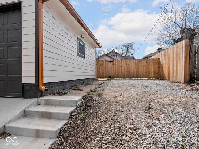 Building Photo - 1210 Finley Ave