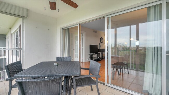 Building Photo - 3150 N Palm Aire Dr