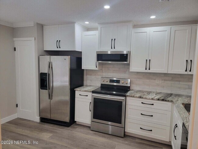 Building Photo - 2074 Sea Hawk Dr E